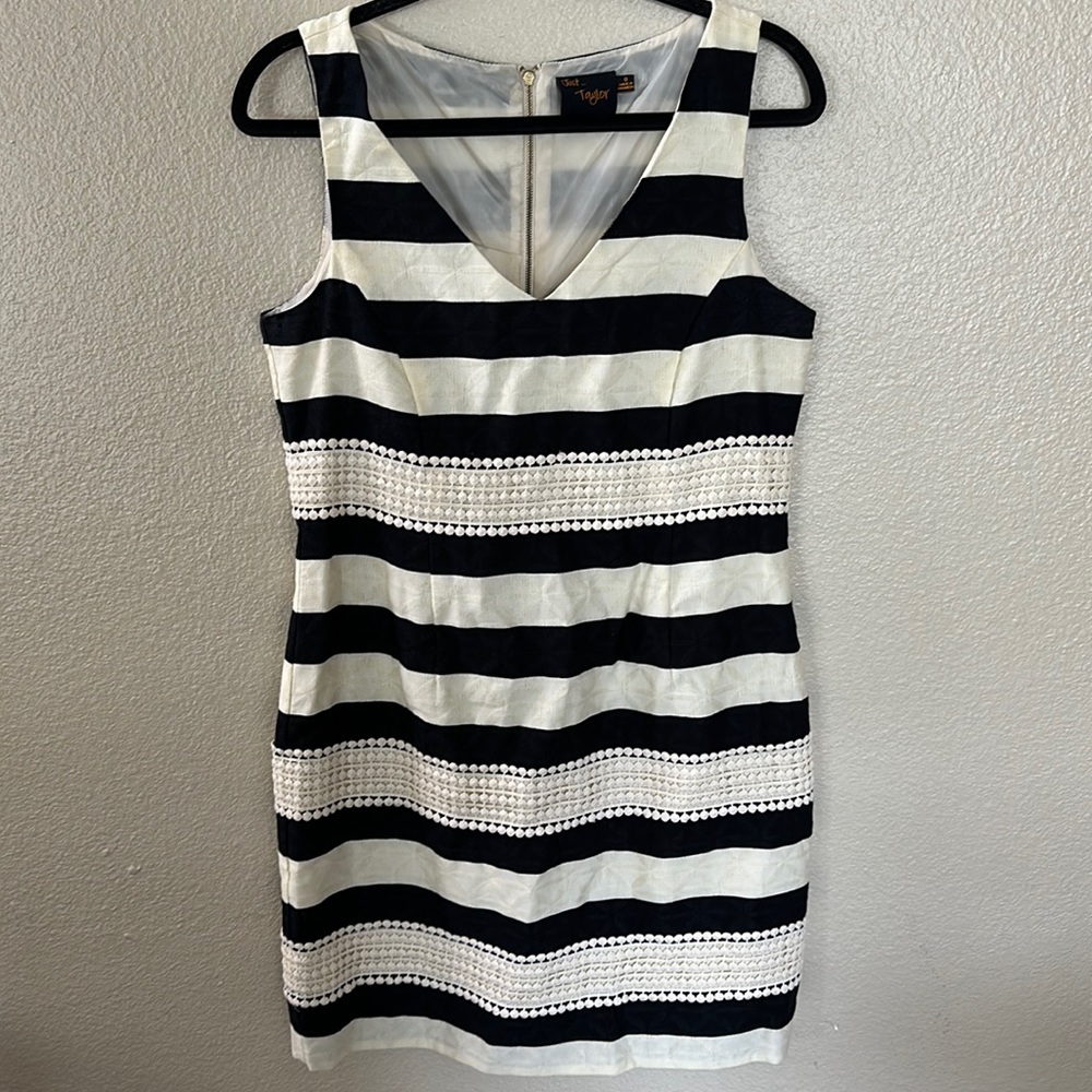 Just…Taylor Cream and Black Sleeveless Striped Crochet Dress Size 8